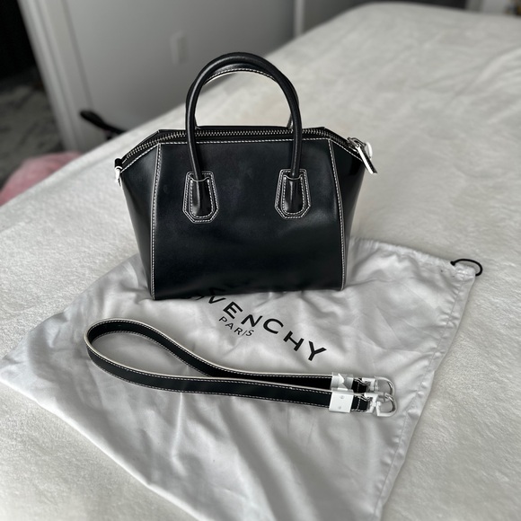 GIVENCHY ANTIGONA BLACK WITH WHITE STITCHING - Picture 3 of 3